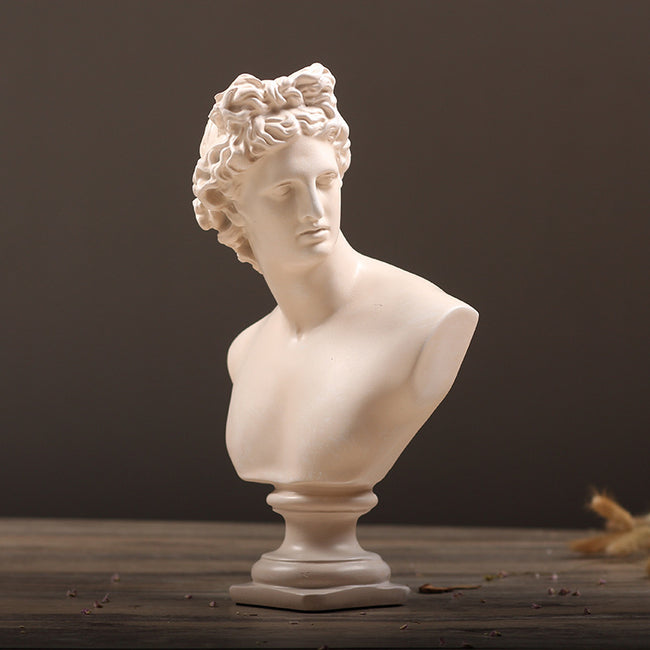 Nera Godi Sculpture
